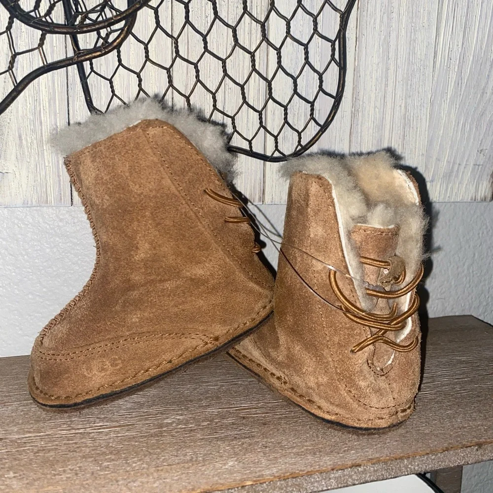 UGG Boots Shoes Booties (Infant) S/N 5206 Size S 6